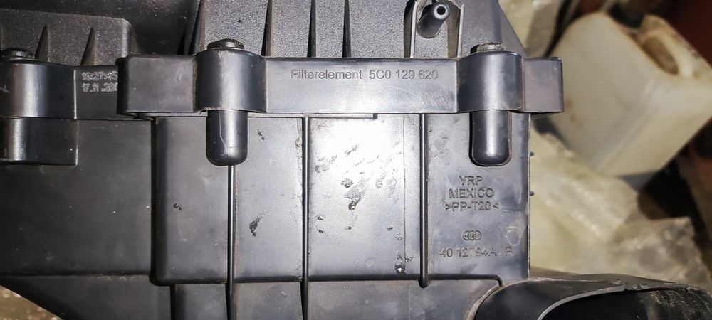Корпус повітряного фільтра Volkswagen Passat NMS ZSB 5CO 129 607