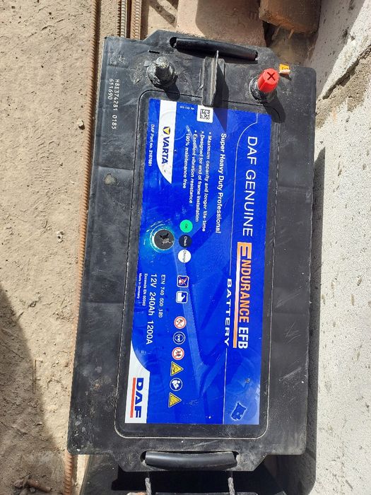 Продам два аккумулятора Даф