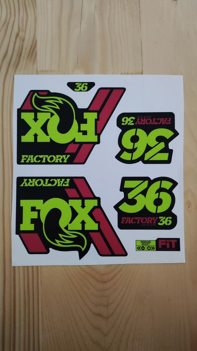 3/3 naklejki fox 36