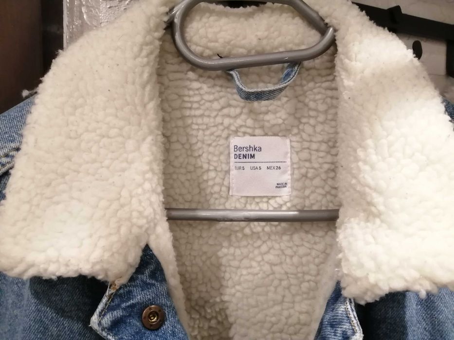 Kurtka z kożuszkiem Bershka