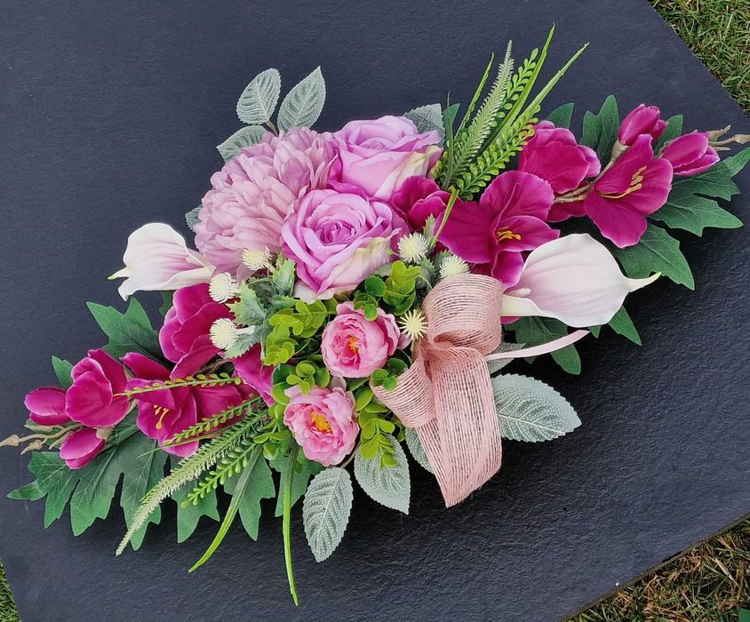 Kompozycja kwiatowa na grób cmentarz stroik ikebana Z234