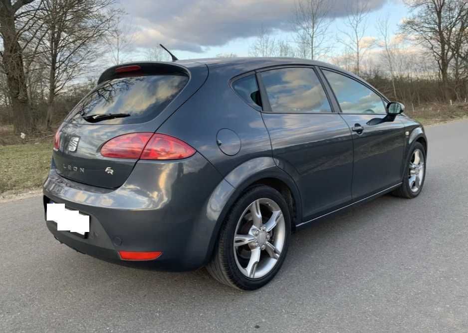 Двері праві передні/задні Seat Leon II 2005-05 LS7Z