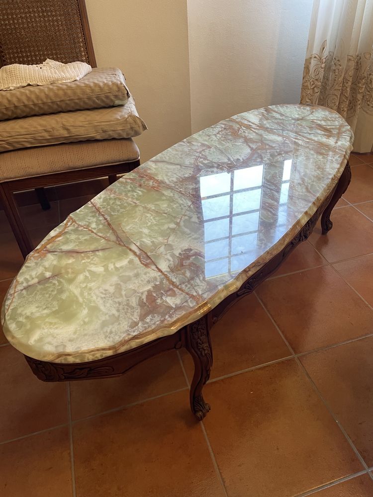 Mesa de centro antiga.