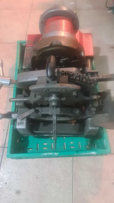 Torno elétrico de fazer rosca