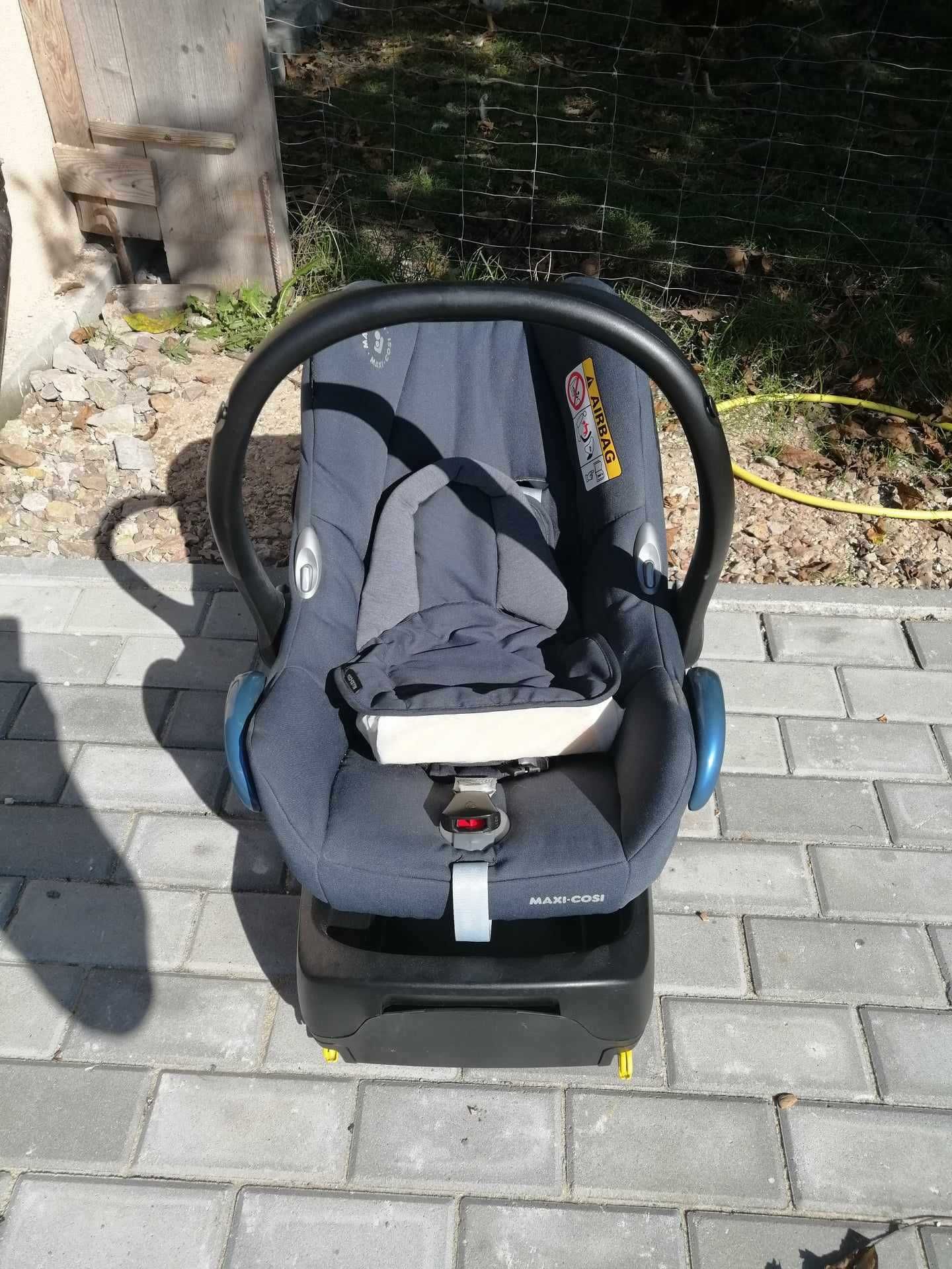 Maxi Cosi CabrioFix 0-13 kg + baza Familyfix Essential Black