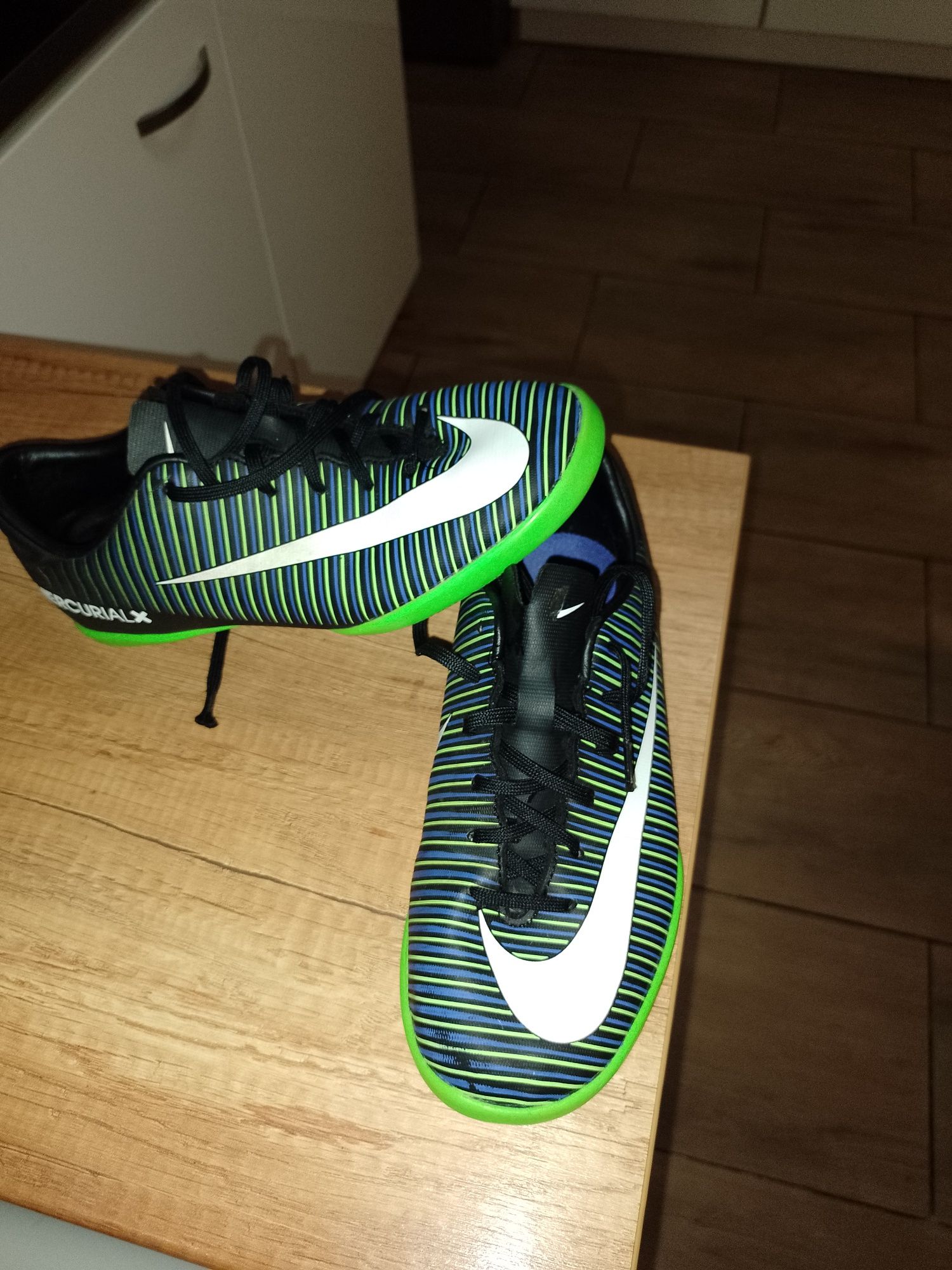 Halówki Nike roz-36,5