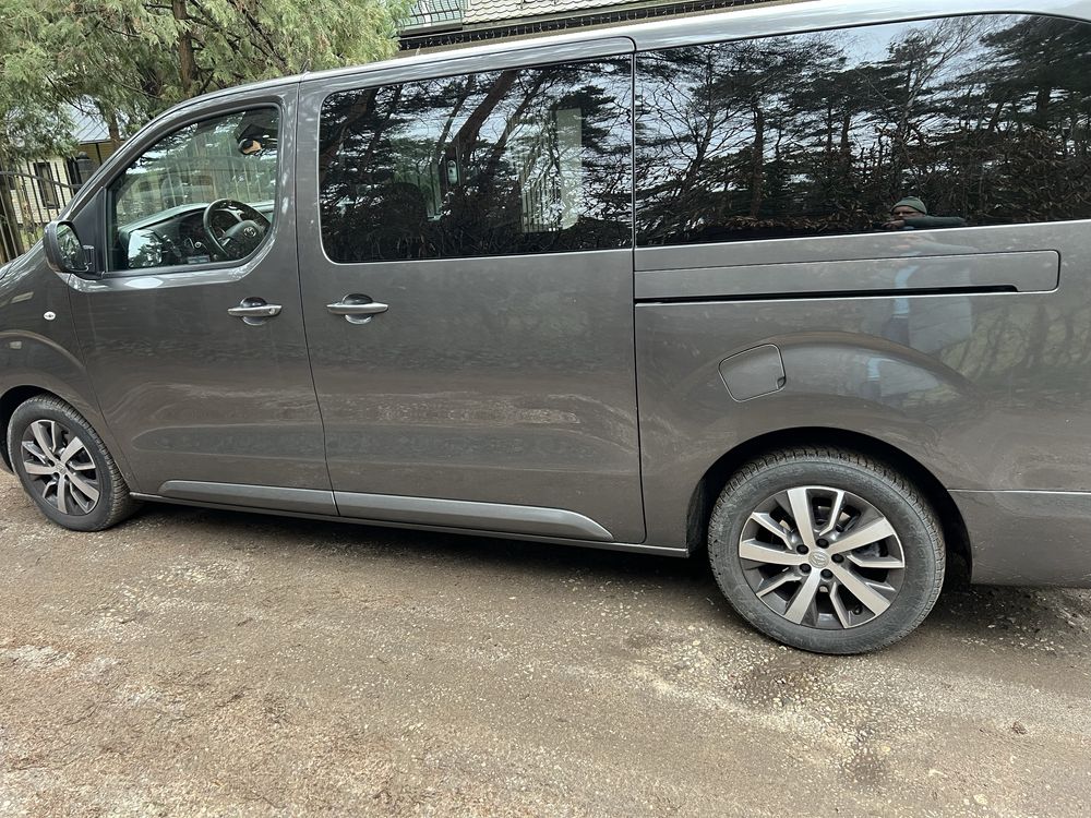 Toyota Proace Family 8 osobowa