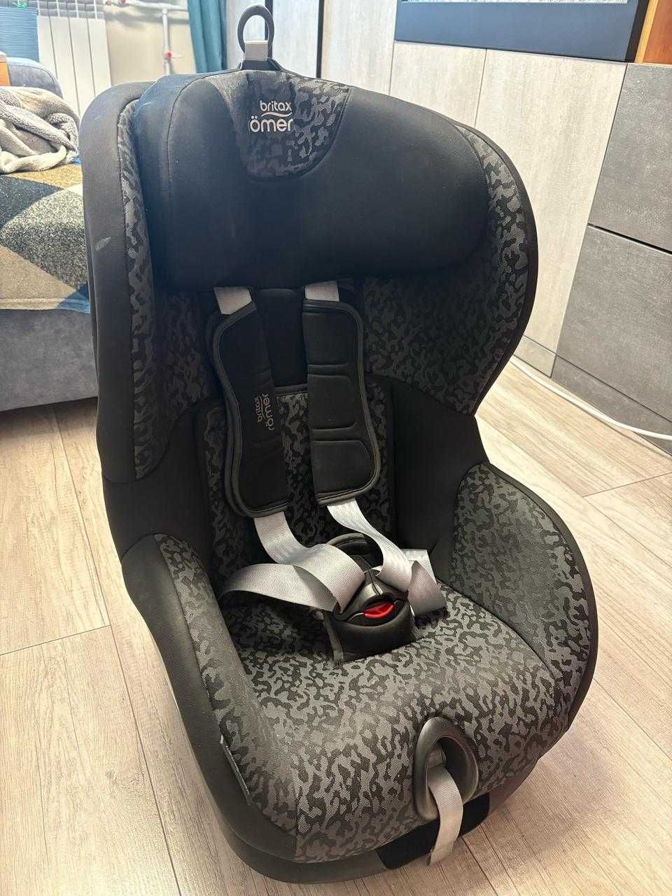 Дитяче автокрісло Britax Romer TRIFIX2 i-SIZE (9-18 кг) isofix
