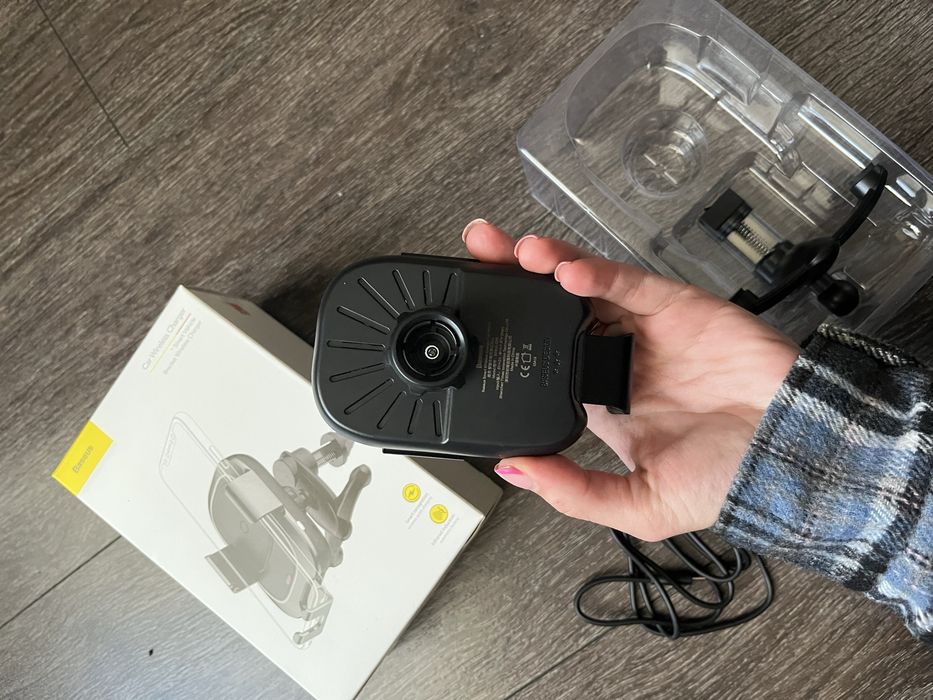 Автомобільний тримач з бездротовою зарядкою baseus