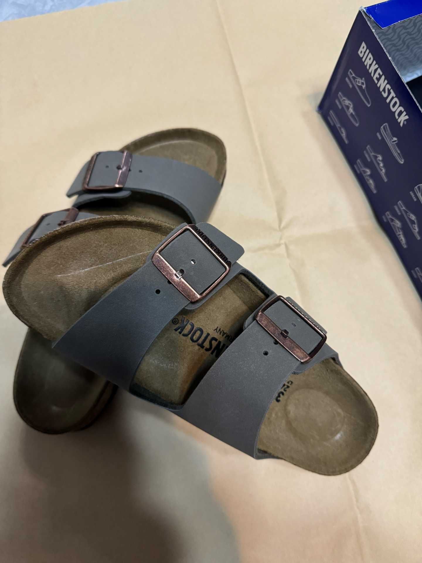 kapcieBirkenstockArizona szary nowe z metką UnisexTrampki 40