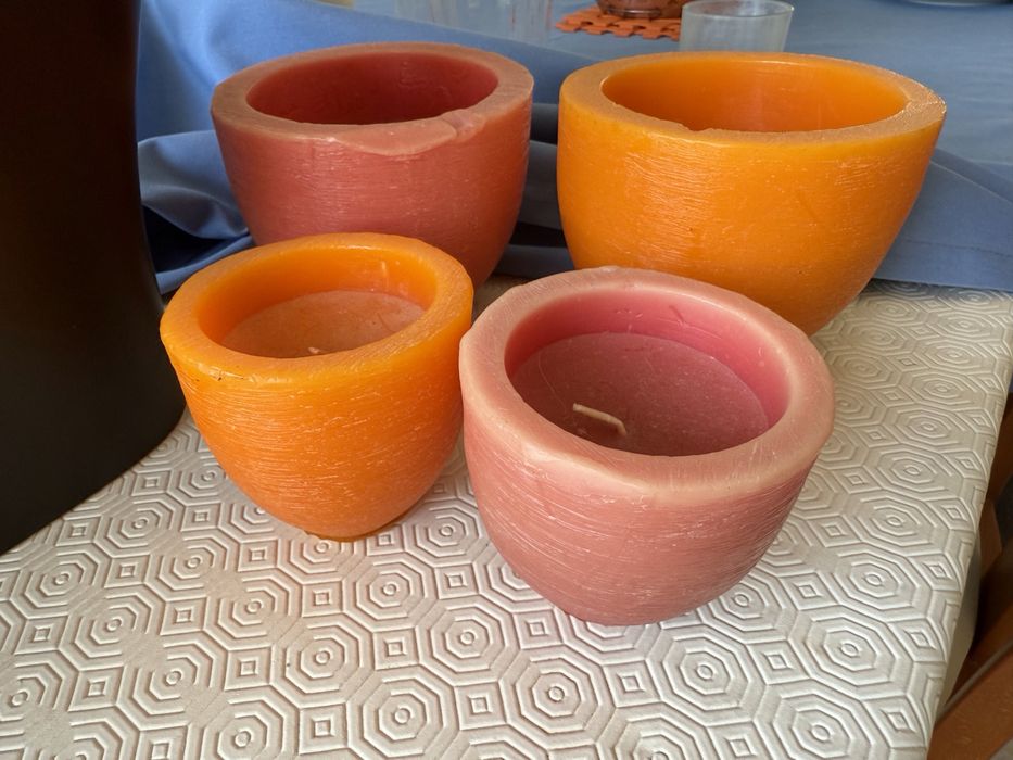 4 velas laranja e vermelho