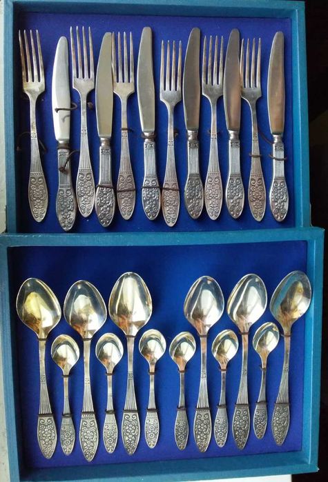 Посеребренный столовый набор из мельхиора