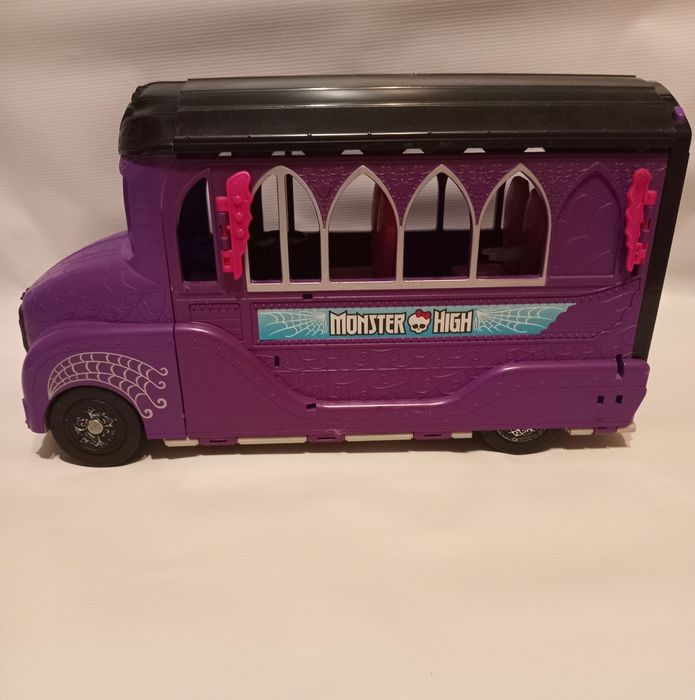 Автобус Monster High