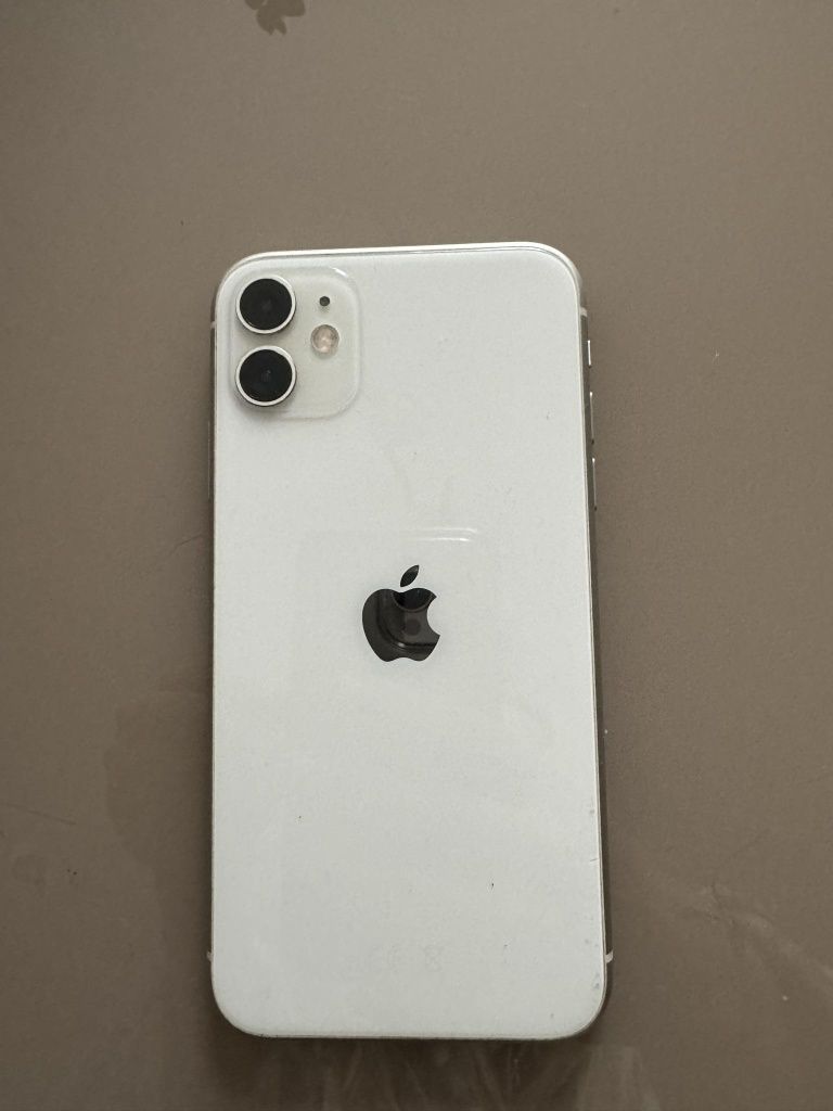 Iphone 11 w kolorze białym