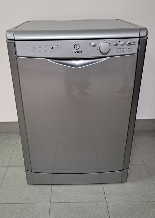 Máquina Louça Indesit