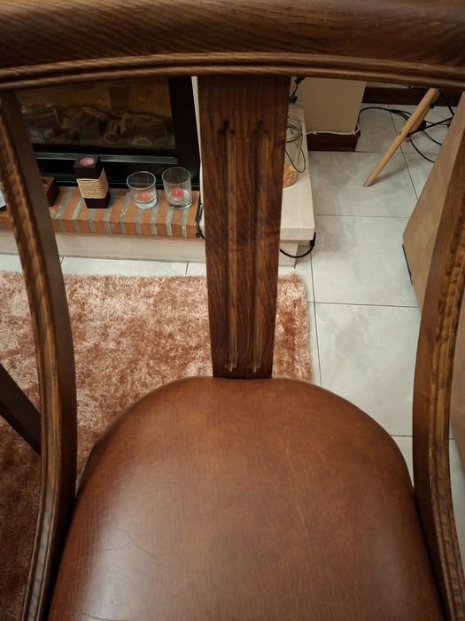 8 cadeiras em madeira castanho