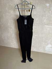 Czarny welurowy aksamitny kombinezon jednoczęściowy kostium Reserved
