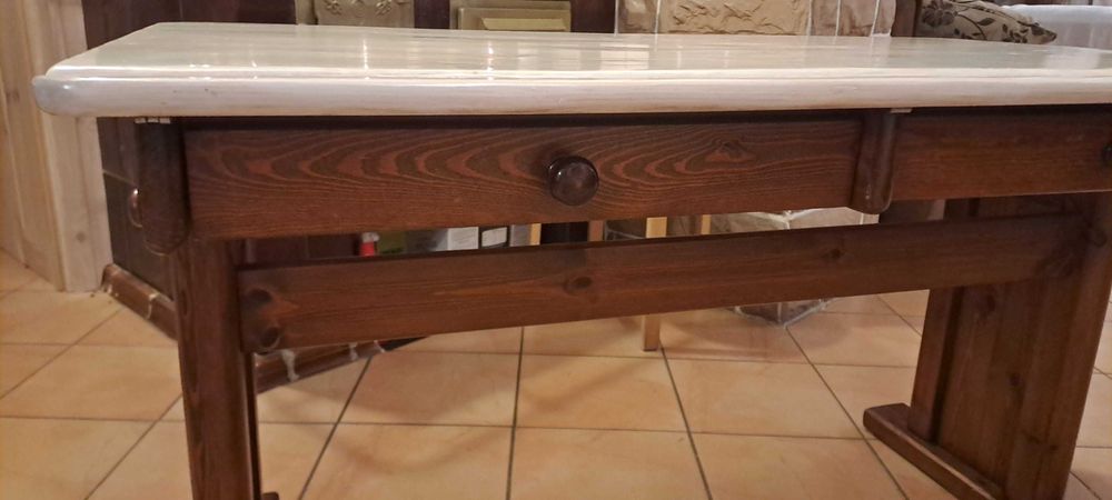 Piękne biurko z litej sosny z funkcją kreślarską