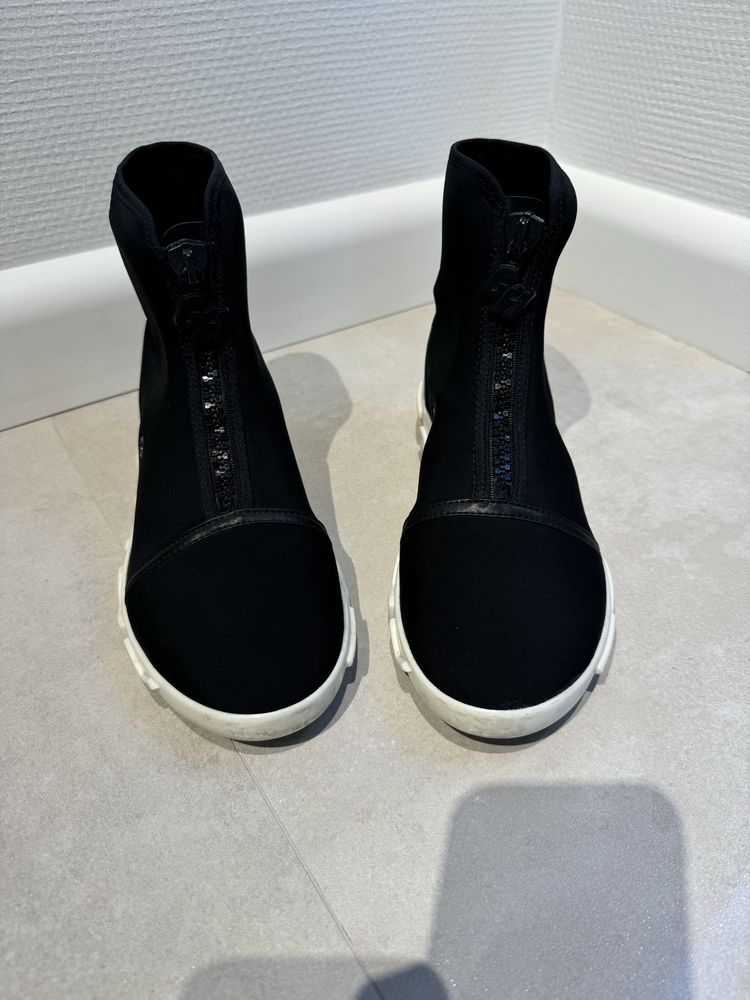 Botki Tommy Hilfiger rozmiar 40 sneakersy za kostkę Gigi Hadid