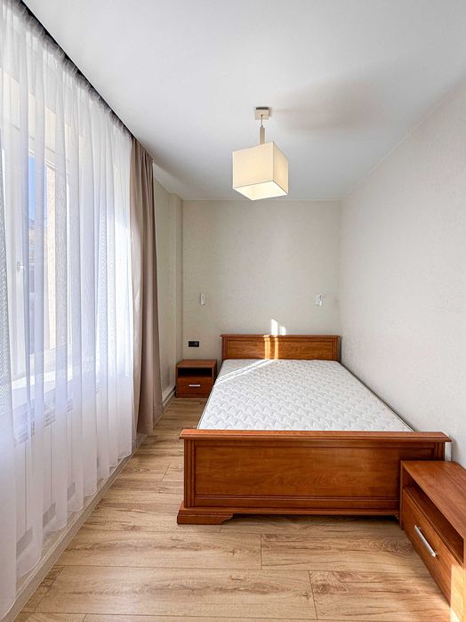 Квартира в центрі з ремонтом, автономним опаленням та окремим входом