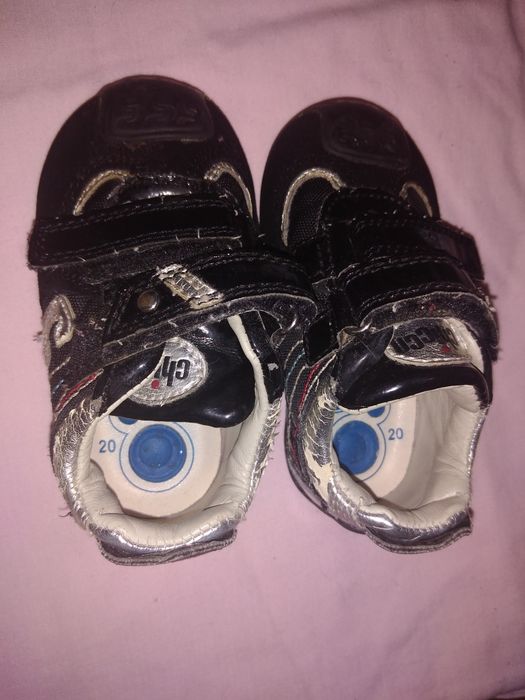 Tenis marca Chico  tam 20 só 6€ estado razoável