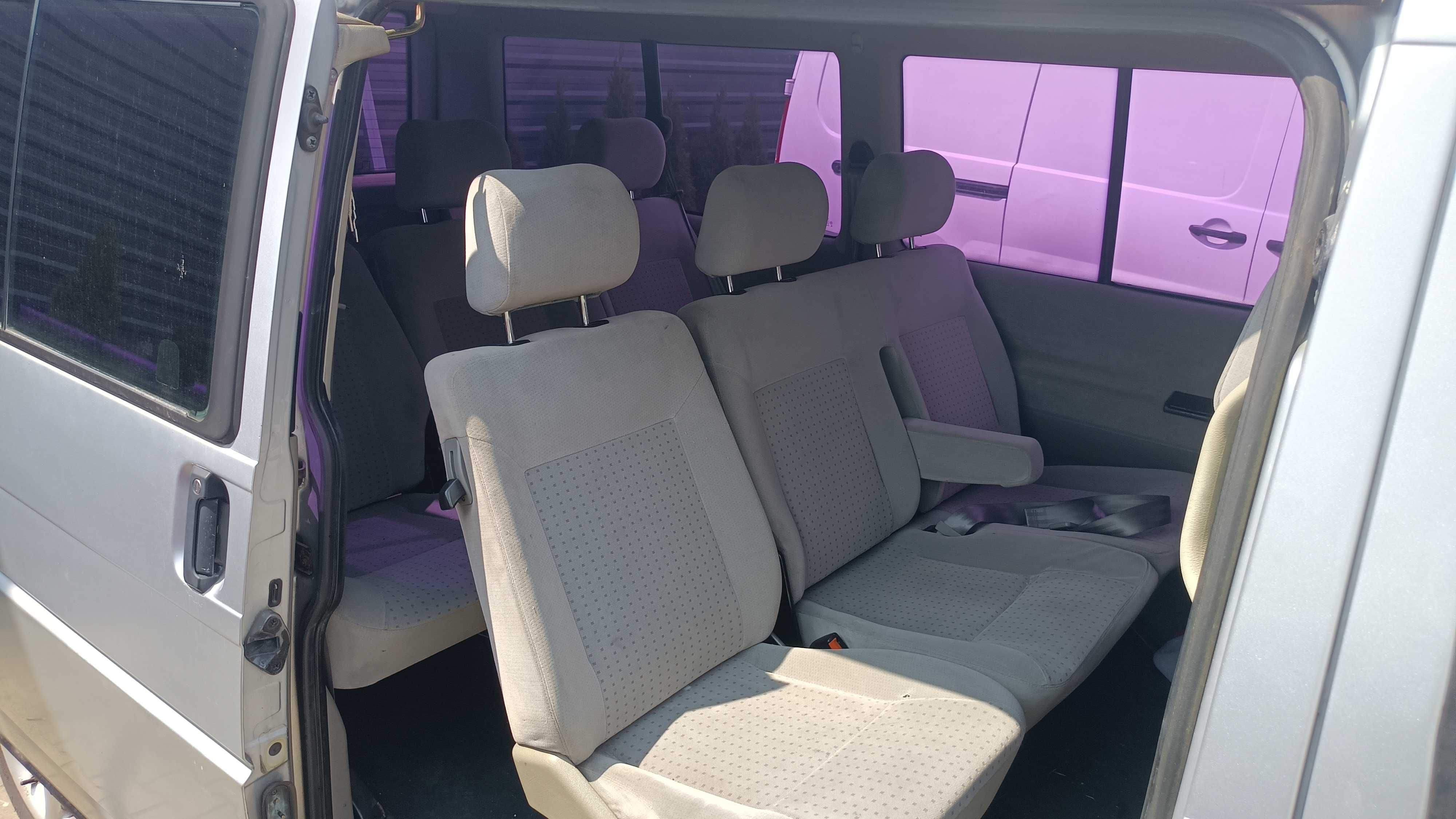 Caravelle Long 2,5 TDI 130 km  9 osób 2000 rok Srebrny