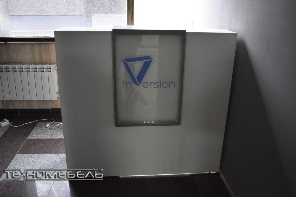 Есть в наличии, стойка ресепшн