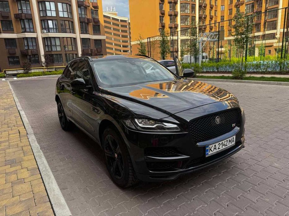 Jaguar F-Pace R-Sport 2.0 AWD (300 л.с.)
