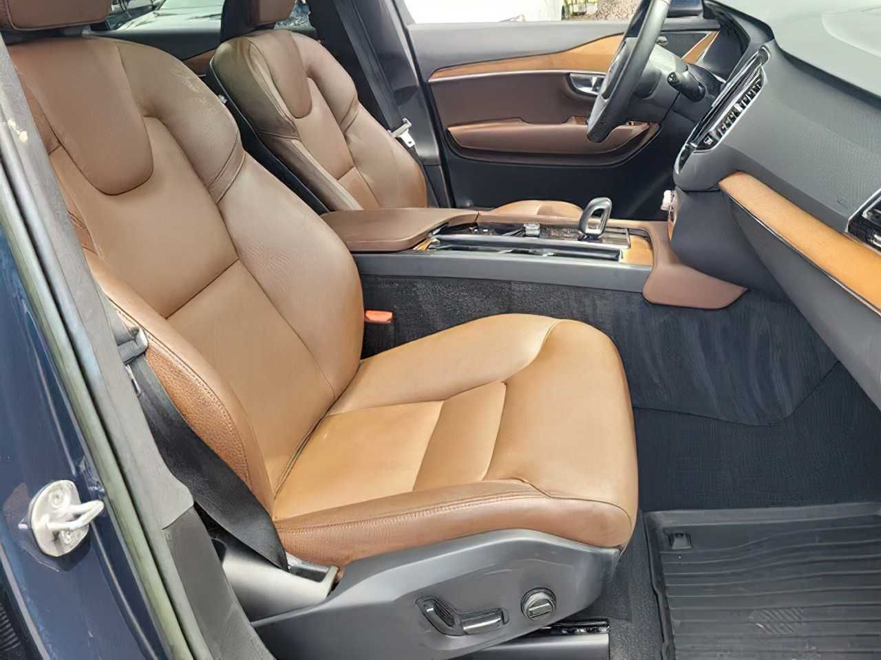 Volvo XC90   2023