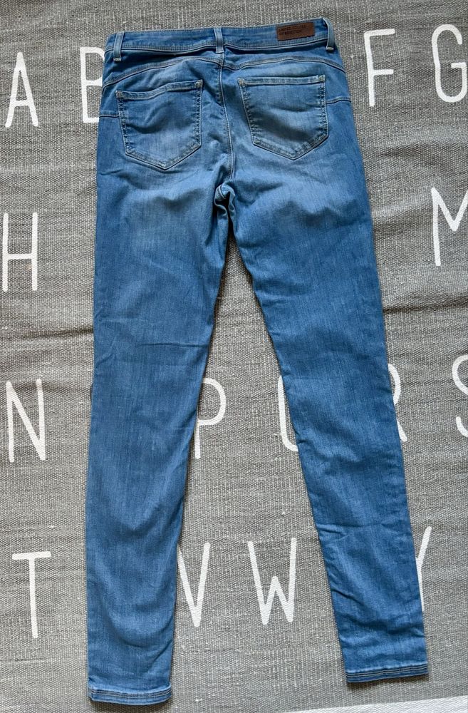 Jeansy skunny Benetton 28