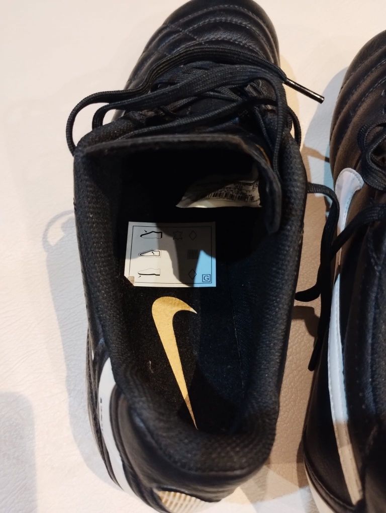 Buty piłkarskie Nike Tiempo