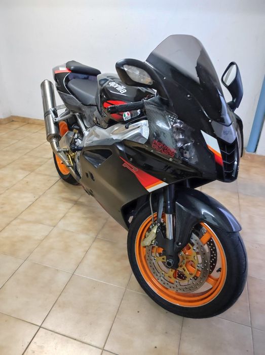 Aprilia rsv 1000 R