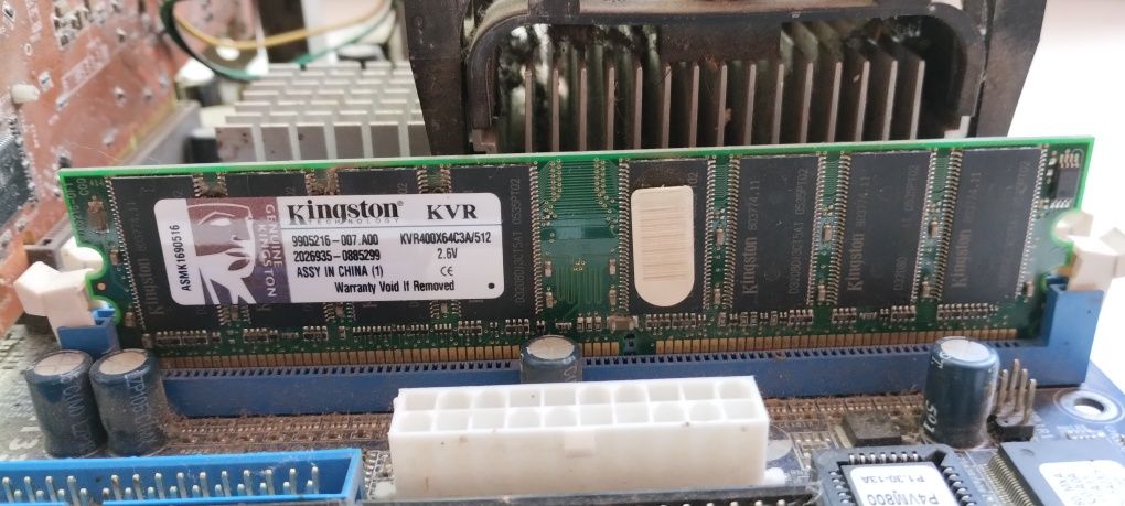 Продам комплектуючі до комп'ютера,материнську плату prescott 800 ddr40