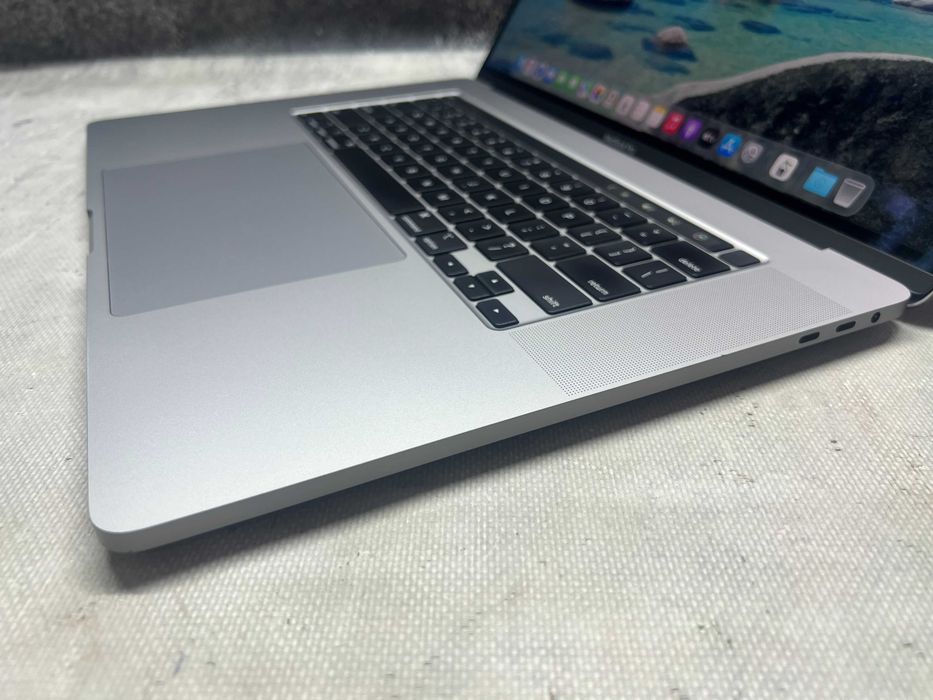 MacBook Pro / i7-9750H / 16GB DDR4 / 512SSD / Radeon Pro 5300M / 16 3K