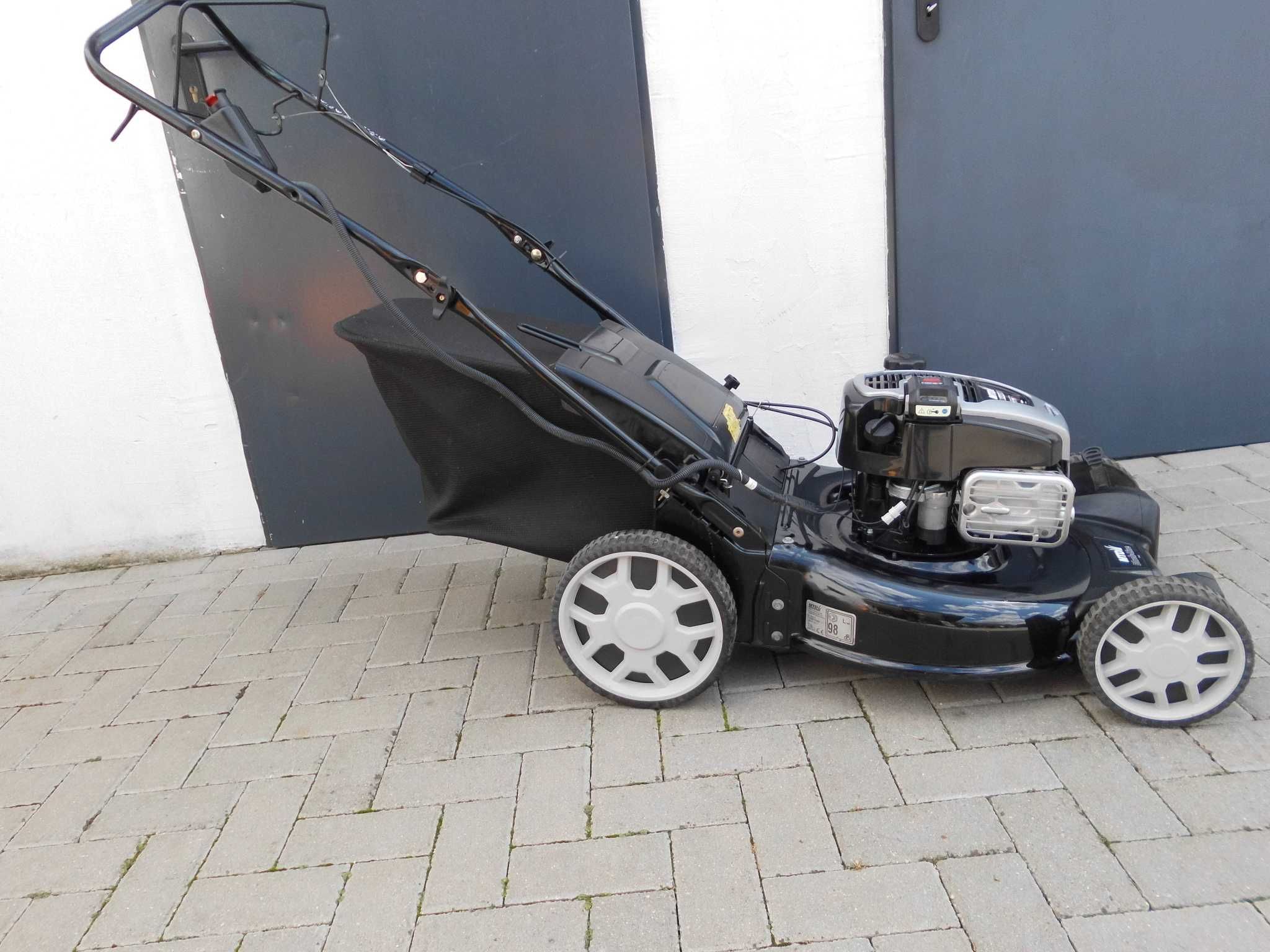 Kosiarka spalinowa MTD Black  53 - instart