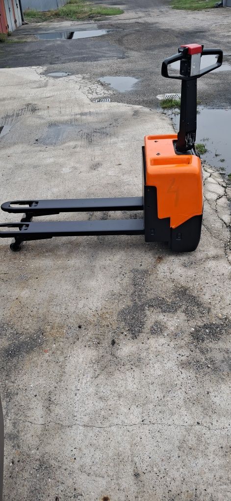 Paleciak elektryczny Toyota