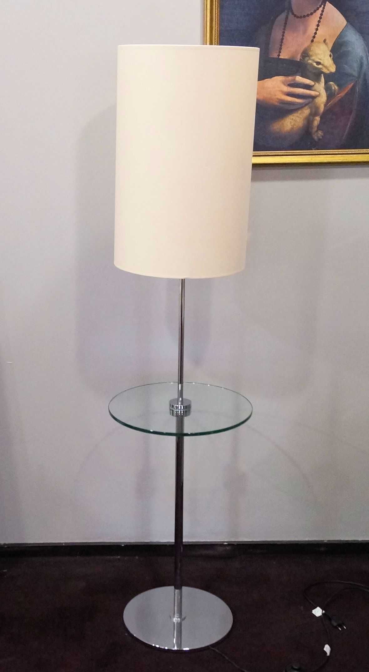 Lampa stojąca podłogowa