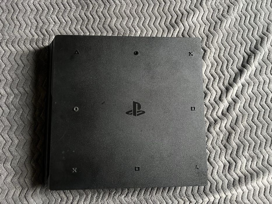 Playstation 4 pro 2 джойстика 2 диска