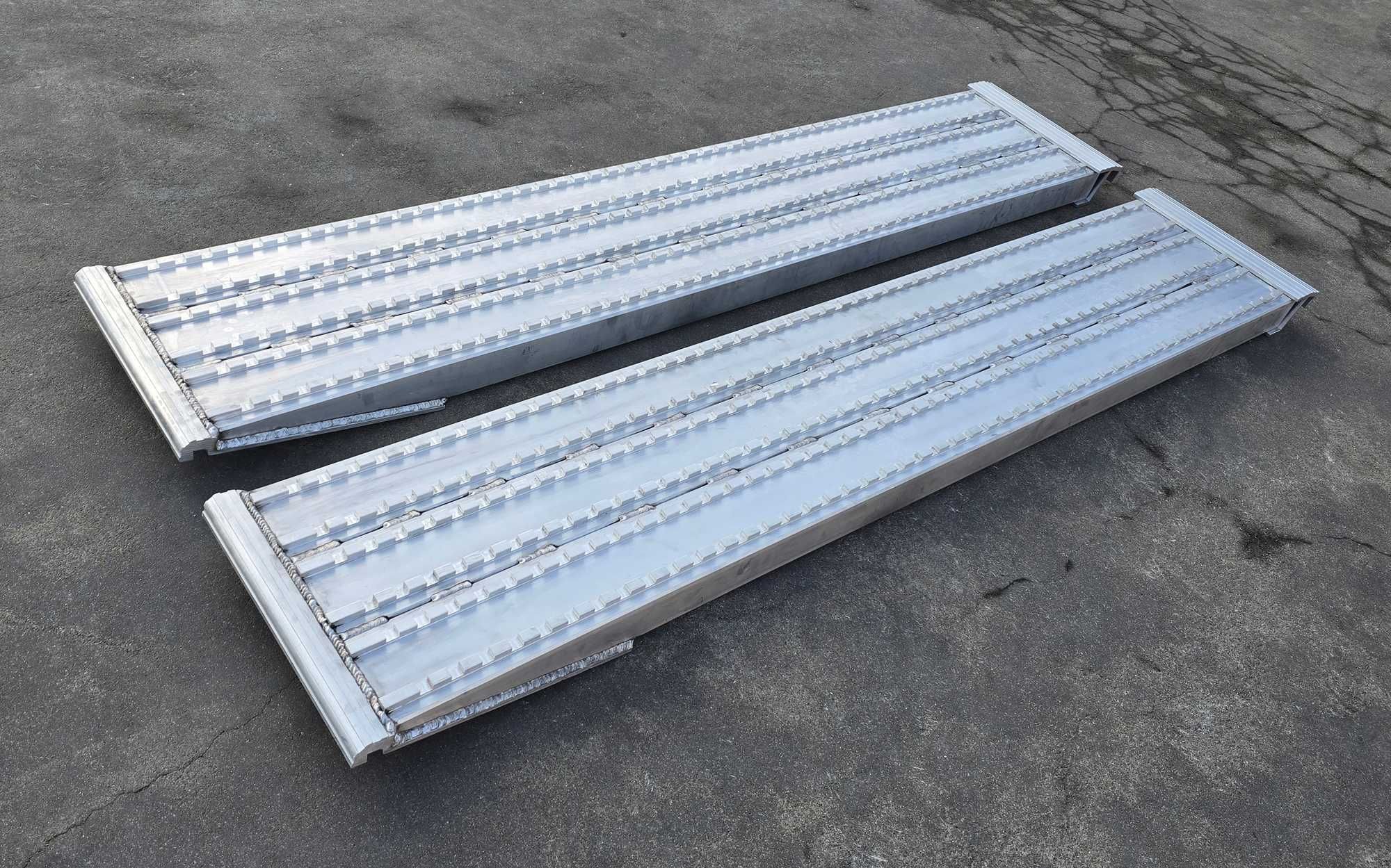 Najazdy aluminiowe PROFESSIONAL 3500x450x90mm mocowanie kątownik 7,5t.