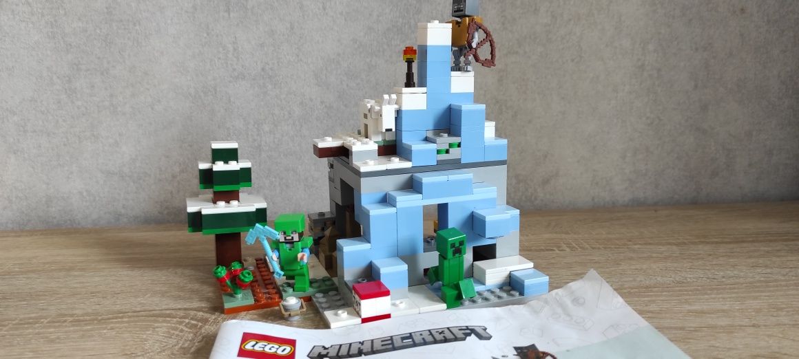 Конструктор LEGO Minecraft Замерзлі верхівки