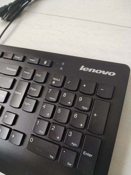 Клавіатура Lenovo стан нової!
