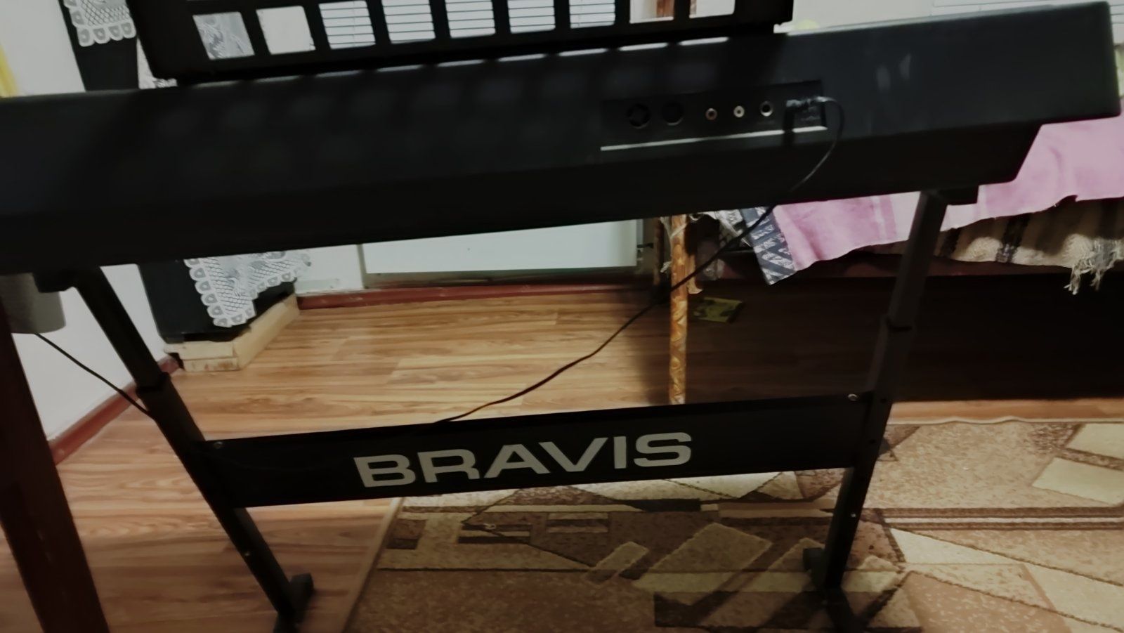 Синтезатор Bravis KB 930