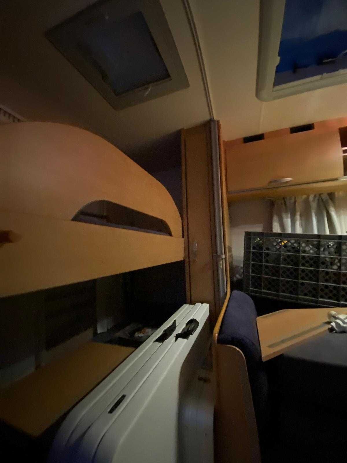 Caravana completamente nova com pouco uso - KNAUS SUDWIND