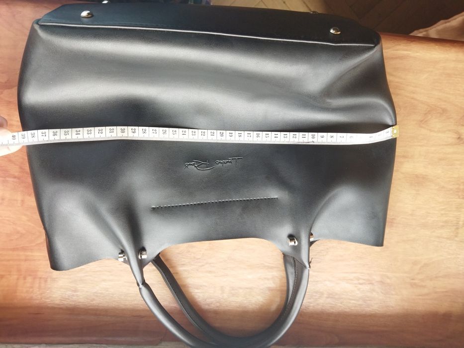 Класична чорна сумка