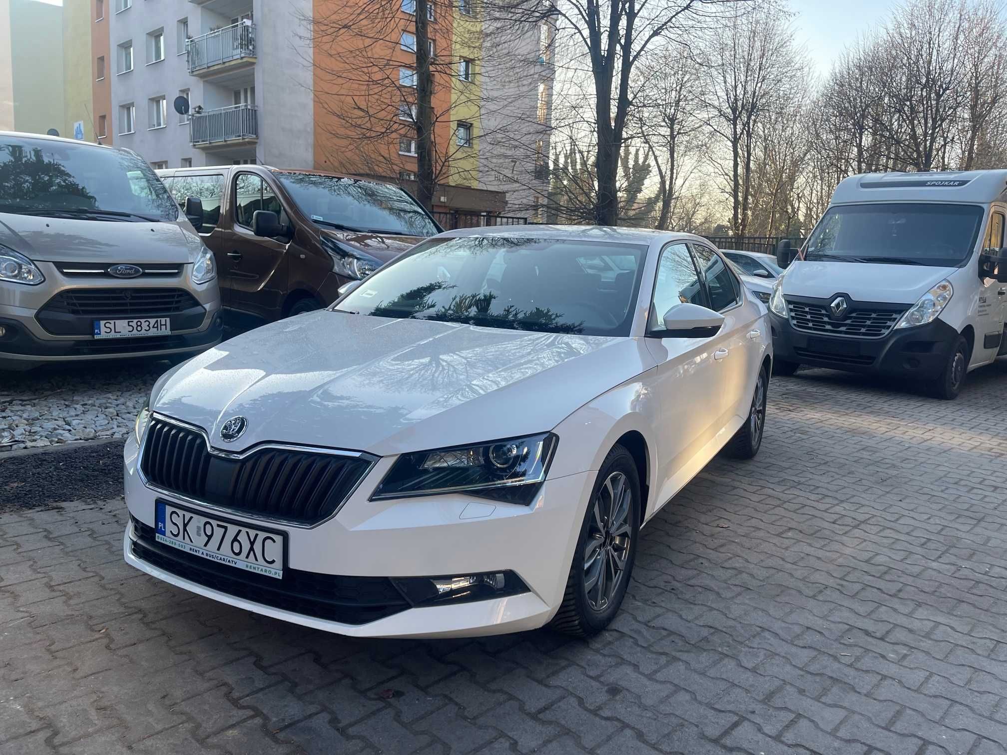 SKODA SUPERB Wynajem aut samochodów* Wypożyczalnia * Rentaro