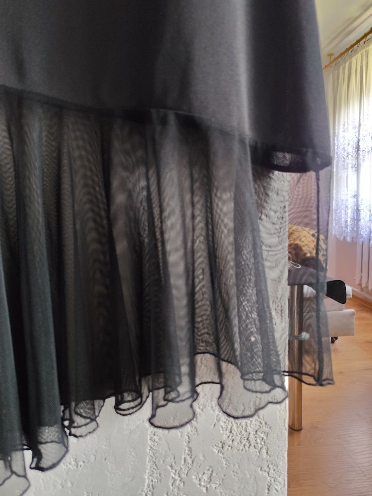 Asymetryczna sukienka na nieregulowane ramiączka rozm S i więcej. Zago