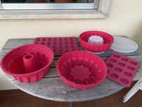 4 formas silicone e 1 plástico