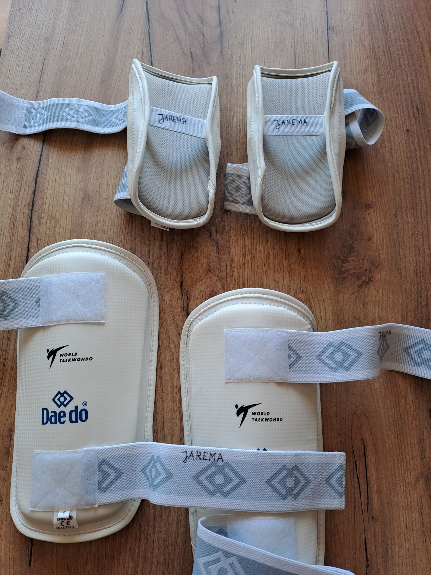 Ochraniacze taekwondo olimpijskie marki Dae do,  rozmiar S,