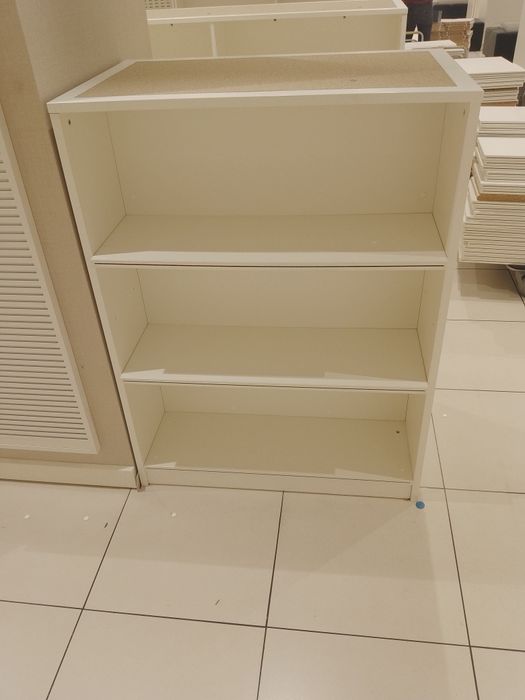 Regał dwustronny biały z grubej płyty meblowej