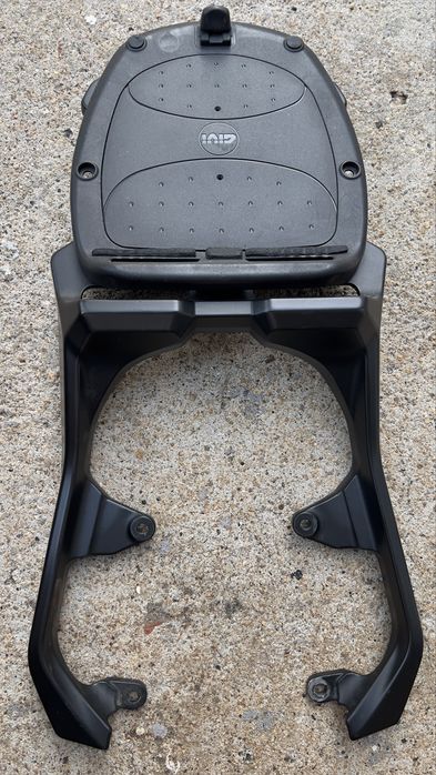 Top case GIVI B47 com suporte MT07